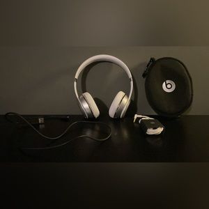 Beats Solo 3 Headphones, White.